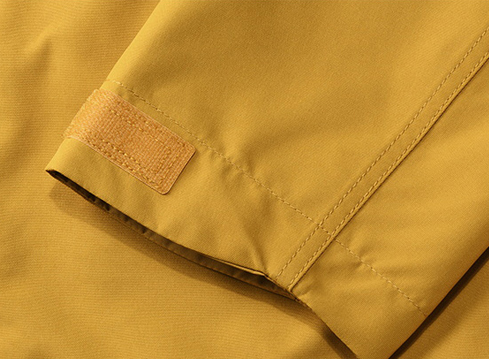 團隊集體定制生產(chǎn)防水防風(fēng)沖鋒衣