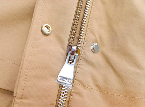 專業(yè)定制廠家生產(chǎn)女裝毛領(lǐng)棉服