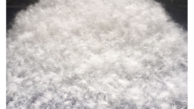 羽絨服生產(chǎn)廠家告訴你羽絨服為什么會(huì)有鉆絨？
