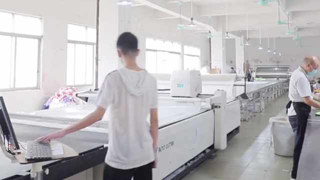 沖鋒衣廠家和你探討沖鋒衣執(zhí)行標準的重要性