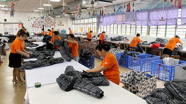 找羽絨服加工廠定制羽絨服一般生產(chǎn)周期是怎樣的？